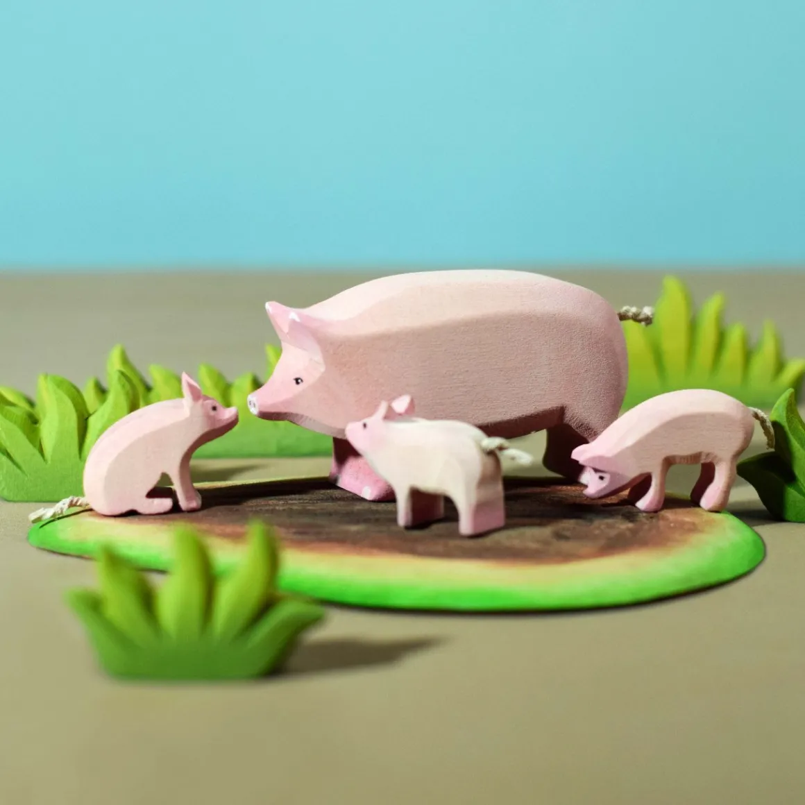 BumbuToys Piglet Eating Outlet