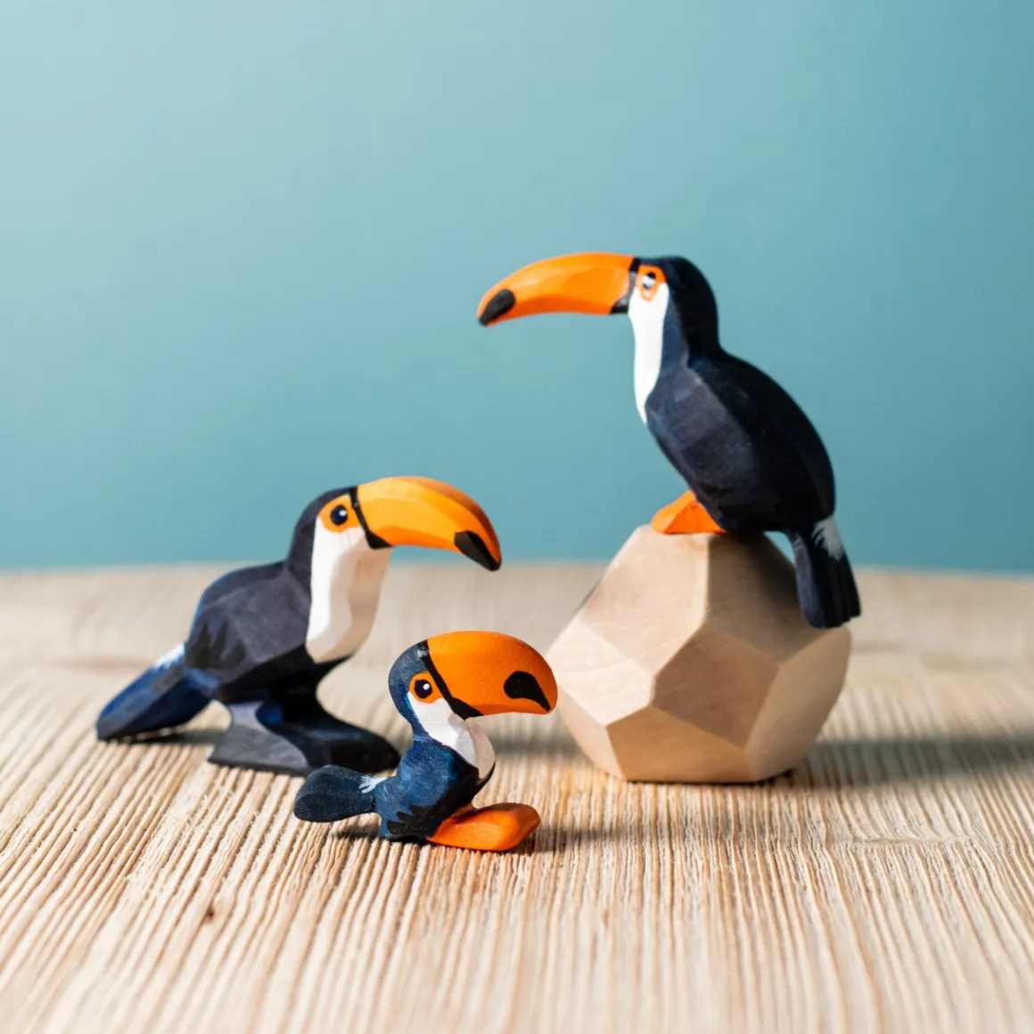BumbuToys Toucan Sitting Best